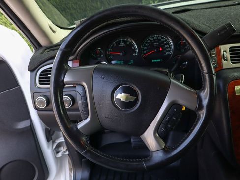 Used 2013 Chevrolet Suburban 2500 LT AWD/4WD image 19