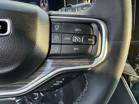 Used 2024 Jeep Wagoneer Series II AWD/4WD image 17