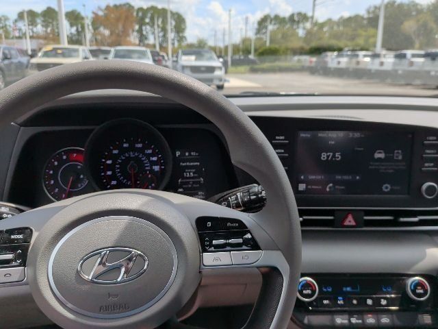 Certified 2021 Hyundai Elantra SEL FWD image 19