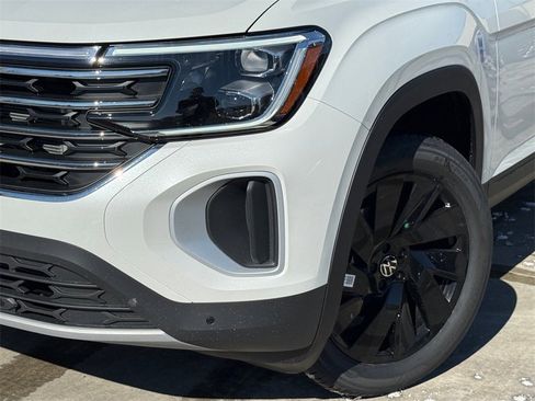 New 2026 Volkswagen Atlas SE image 2