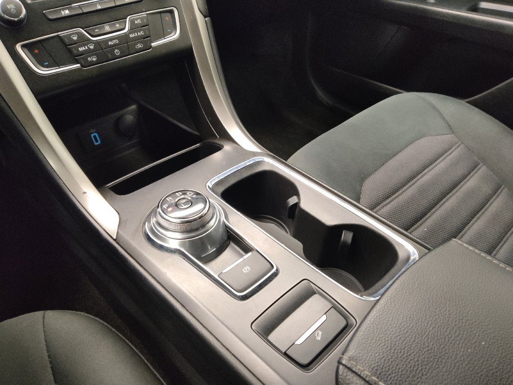 Used 2018 Ford Fusion SE FWD image 26