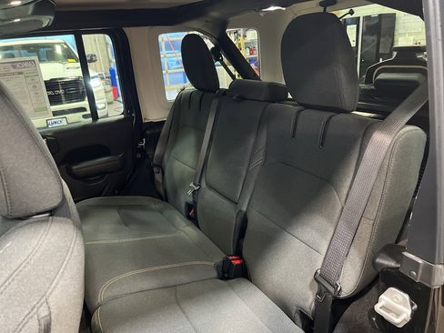 Used 2025 Jeep Wrangler Willys image 34