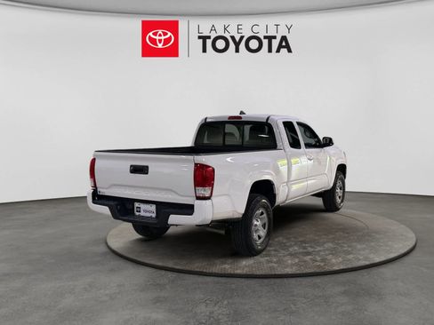 Used 2017 Toyota Tacoma SR w/ SR Convenience Package RWD image 9