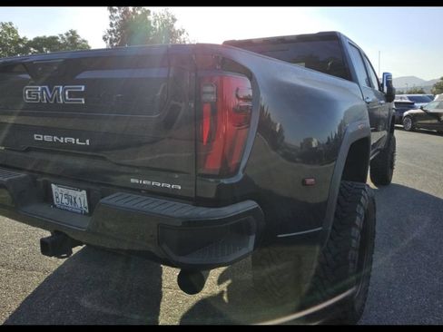 Used 2024 GMC Sierra 3500 Denali Ultimate AWD/4WD image 10