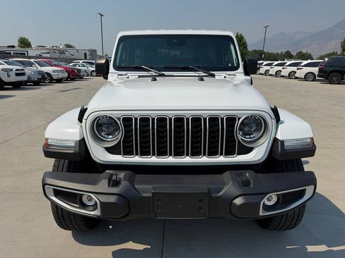 Used 2025 Jeep Wrangler Unlimited Sahara AWD/4WD image 8