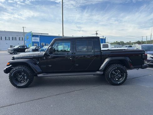 New 2025 Jeep Gladiator Sport image 10