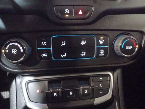 Used 2023 GMC Terrain SLE image 16