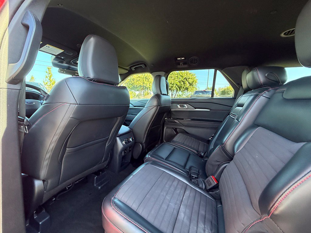 Used 2025 Ford Explorer ST-Line w/ ST-Line Street Pack AWD/4WD image 28