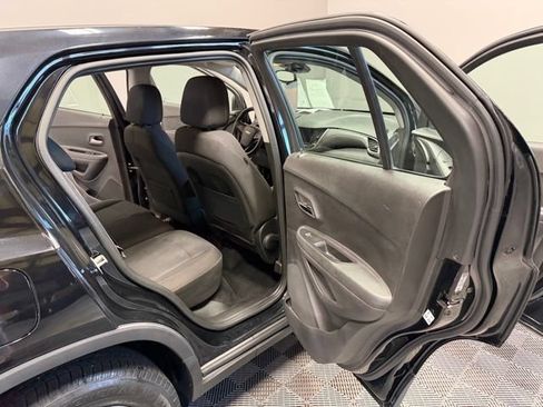 Used 2019 Chevrolet Trax LS FWD image 26
