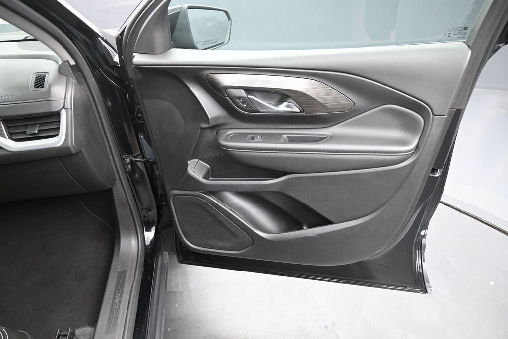 Used 2024 GMC Terrain SLT AWD/4WD image 14