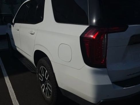 Used 2024 GMC Yukon AT4 w/ Technology Package AWD/4WD image 5