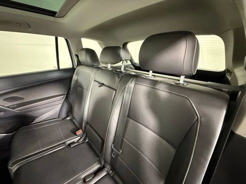 Used 2021 Volkswagen Tiguan SE w/ Panoramic Sunroof Package image 23