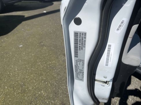 Used 2025 Jeep Compass Limited image 30