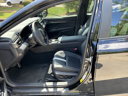 Used 2025 Toyota Camry SE w/ Multimedia Upgrade Package FWD image 16