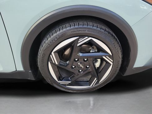 Certified 2025 Kia K4 EX FWD image 29