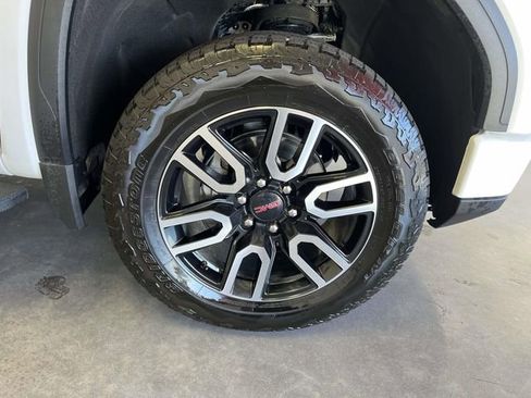 Used 2025 GMC Sierra 1500 AT4 w/ AT4 Premium Package image 4