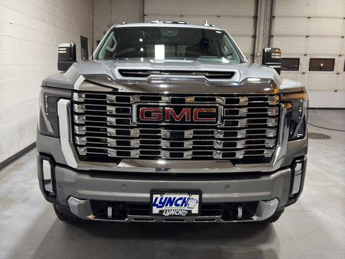Used 2025 GMC Sierra 3500 Denali w/ Denali Reserve Package image 9