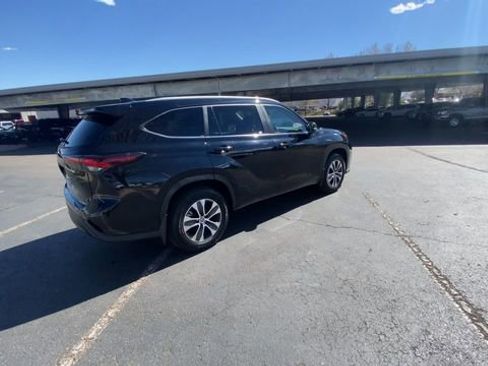 Used 2024 Toyota Highlander XLE image 7