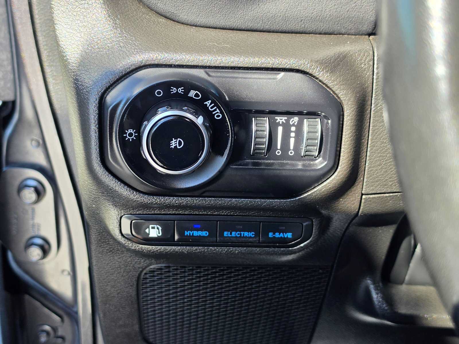 Used 2022 Jeep Wrangler Unlimited Sahara w/ Cold Weather Group AWD/4WD image 28