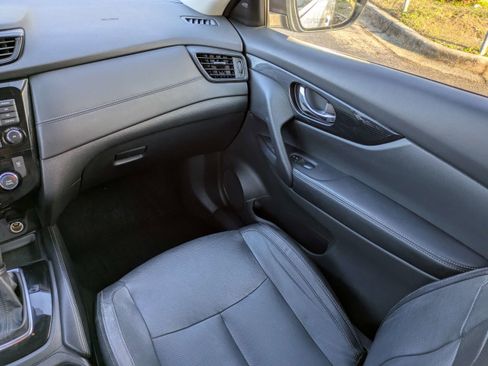 Used 2019 Nissan Rogue SL image 18