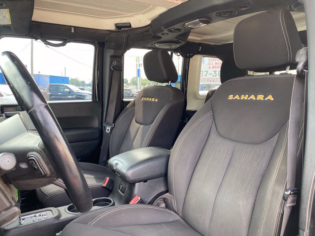 Used 2013 Jeep Wrangler Unlimited Sahara w/ Dual Top Group AWD/4WD image 10