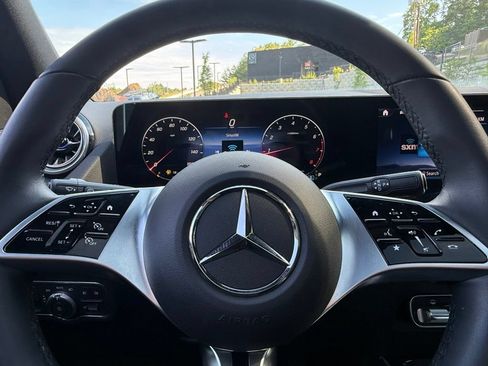 Used 2026 Mercedes-Benz GLA 250 4MATIC image 31
