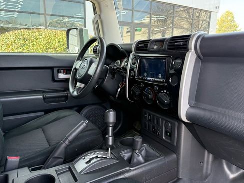 Used 2008 Toyota FJ Cruiser Base image 25