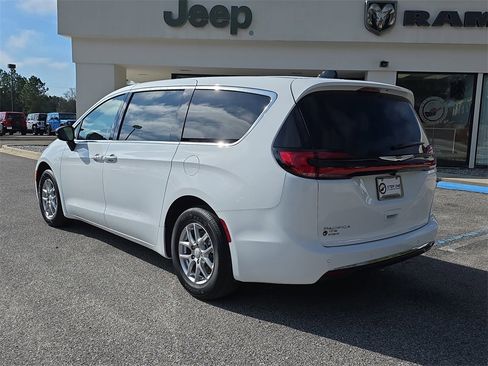 New 2026 Chrysler Pacifica Select image 7