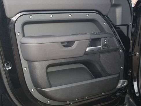 Used 2025 Land Rover Defender 110 S image 22