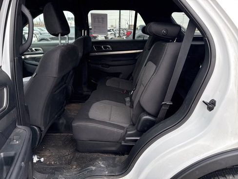 Used 2018 Ford Explorer XLT image 13