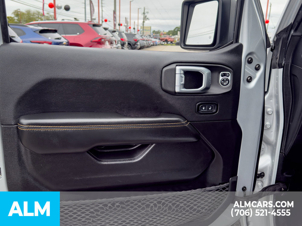Used 2024 Jeep Wrangler Unlimited Sahara AWD/4WD image 11