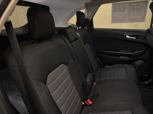 Used 2019 Ford Edge SE image 21