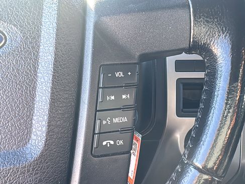 Used 2016 Ford Expedition XLT image 23