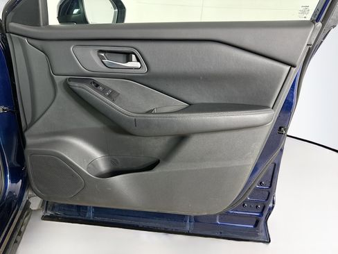 Used 2025 Nissan Rogue SV image 31