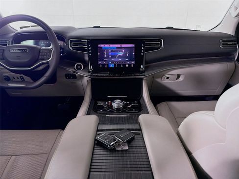 Used 2024 Jeep Wagoneer Series III w/ Premium Group I AWD/4WD image 25