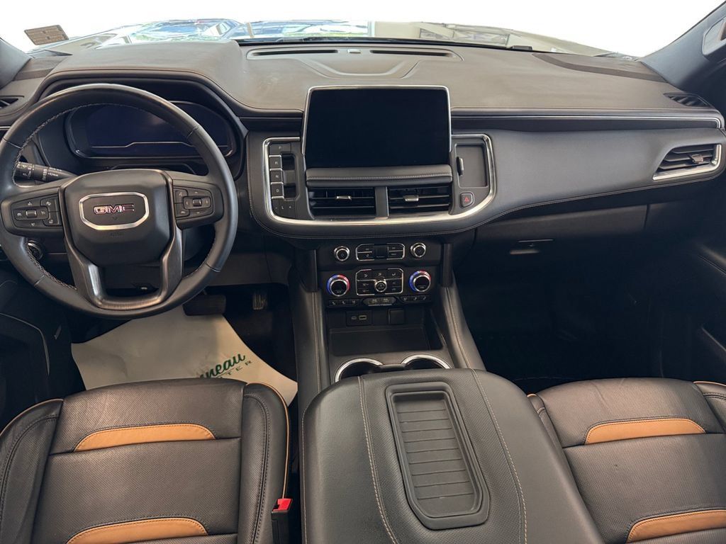 Used 2024 GMC Yukon XL AT4 w/ AT4 Premium Package AWD/4WD image 12