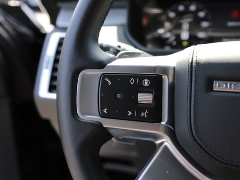Certified 2025 Land Rover Discovery Dynamic SE AWD/4WD image 23