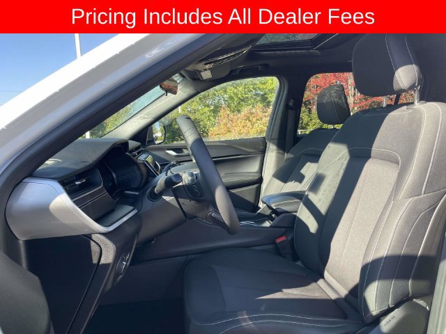 Used 2025 Jeep Grand Cherokee L Laredo AWD/4WD image 22