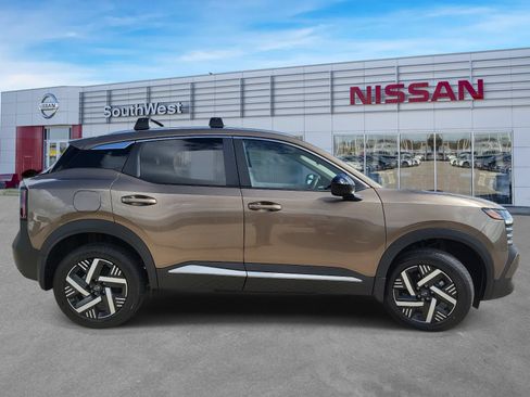 New 2026 Nissan Kicks SV w/ Cold Weather Package FWD image 4