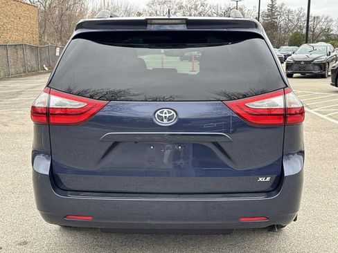 Used 2018 Toyota Sienna XLE w/ XLE Navigation Package image 6