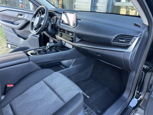 Used 2024 Nissan Rogue SV image 15