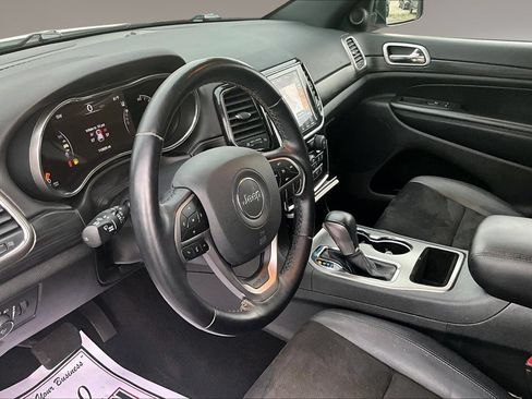 Used 2022 Jeep Grand Cherokee Laredo X RWD image 18