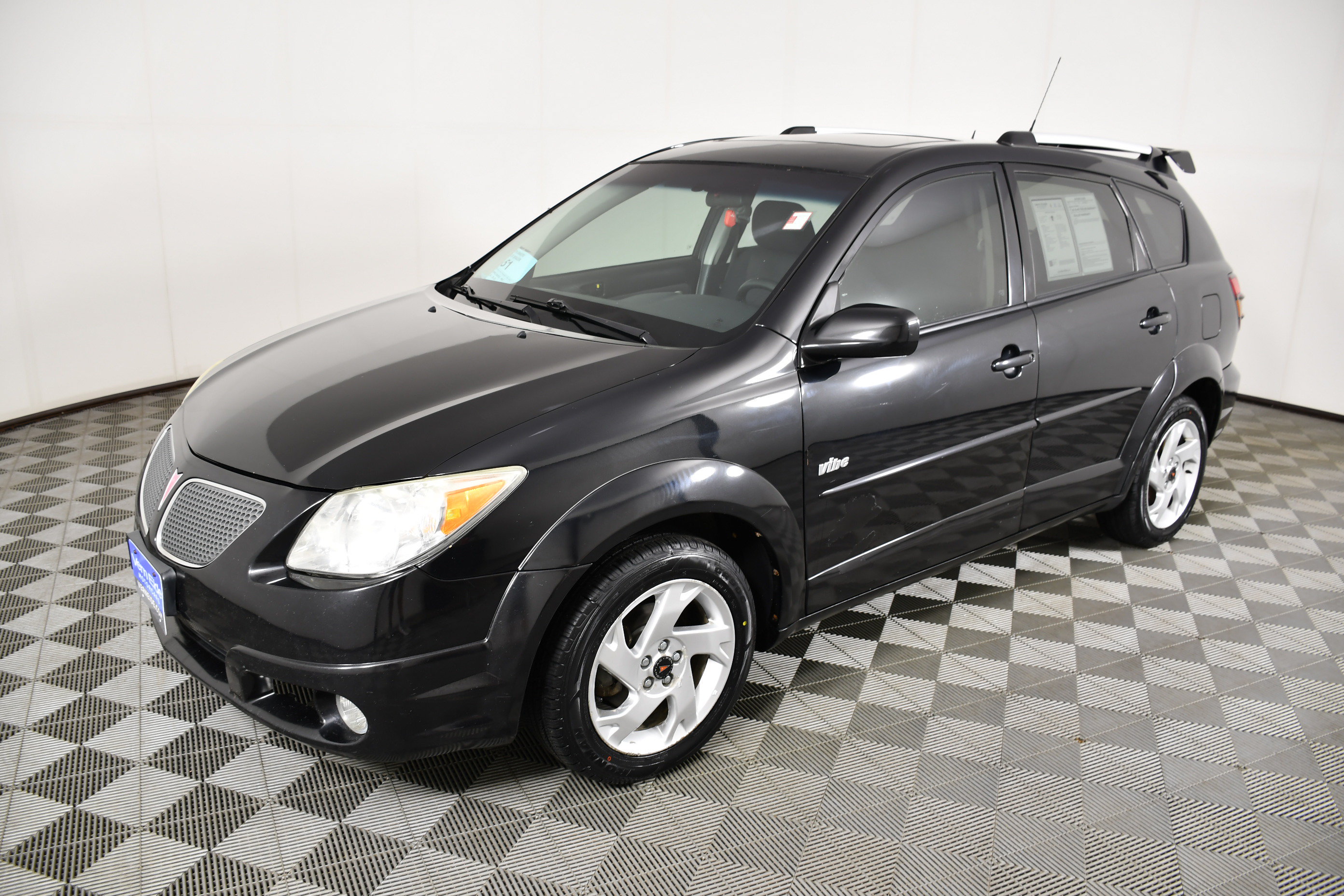Used 2005 Pontiac Vibe w/ Power Group Value Package FWD image 10