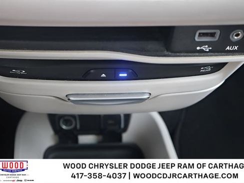 Used 2020 Chrysler Pacifica Limited w/ Advanced Safetytec Group FWD image 12