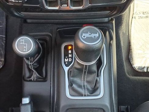 Used 2019 Jeep Wrangler Unlimited Sahara AWD/4WD image 12