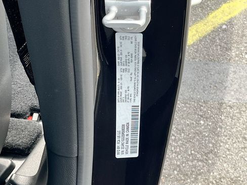 Used 2025 Chrysler Pacifica Limited w/ Trailer Tow Group FWD image 33