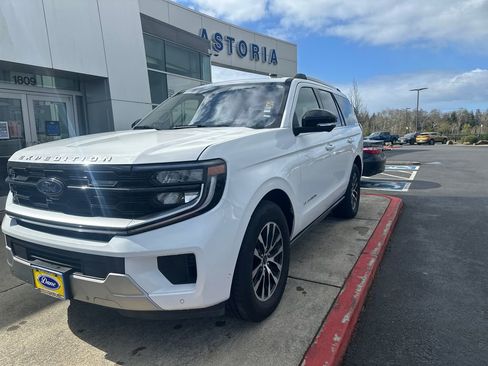 Used 2025 Ford Expedition Platinum image 8