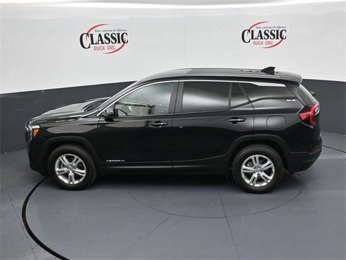 Used 2024 GMC Terrain SLE image 17