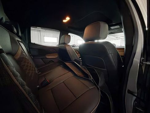 Used 2025 GMC Canyon Denali image 11