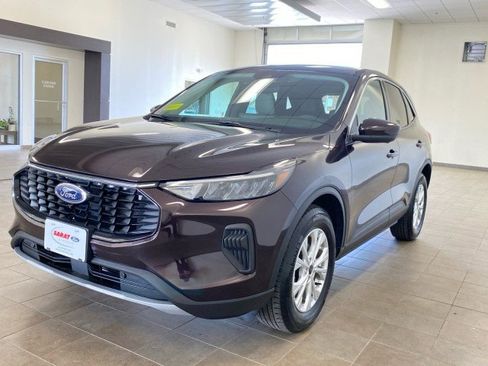 Used 2023 Ford Escape Active w/ Tech Pack #2 AWD/4WD image 4